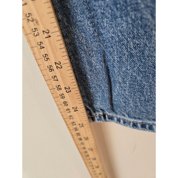 American Eagle Strigid Mom Jeans Ripped Distressed Light Wash Denim Women's - Picture 7 of 10